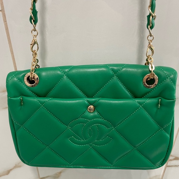 ✨ Designer Style Quilted Green Shoulder Bag – Gold Chain Detail ✨ - Picture 7 of 16
